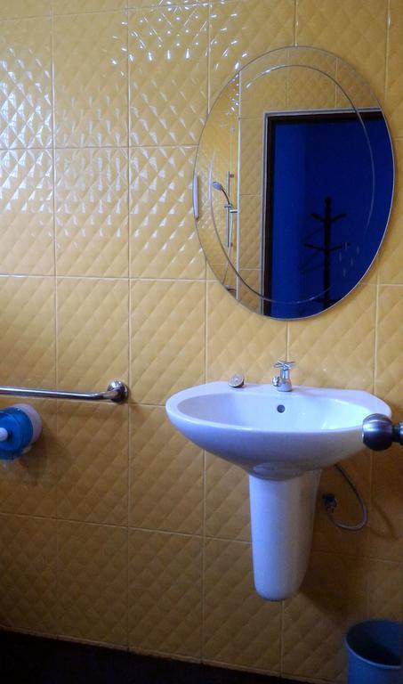 הוסטל אמפווה Baan Benjathip מראה חיצוני תמונה
